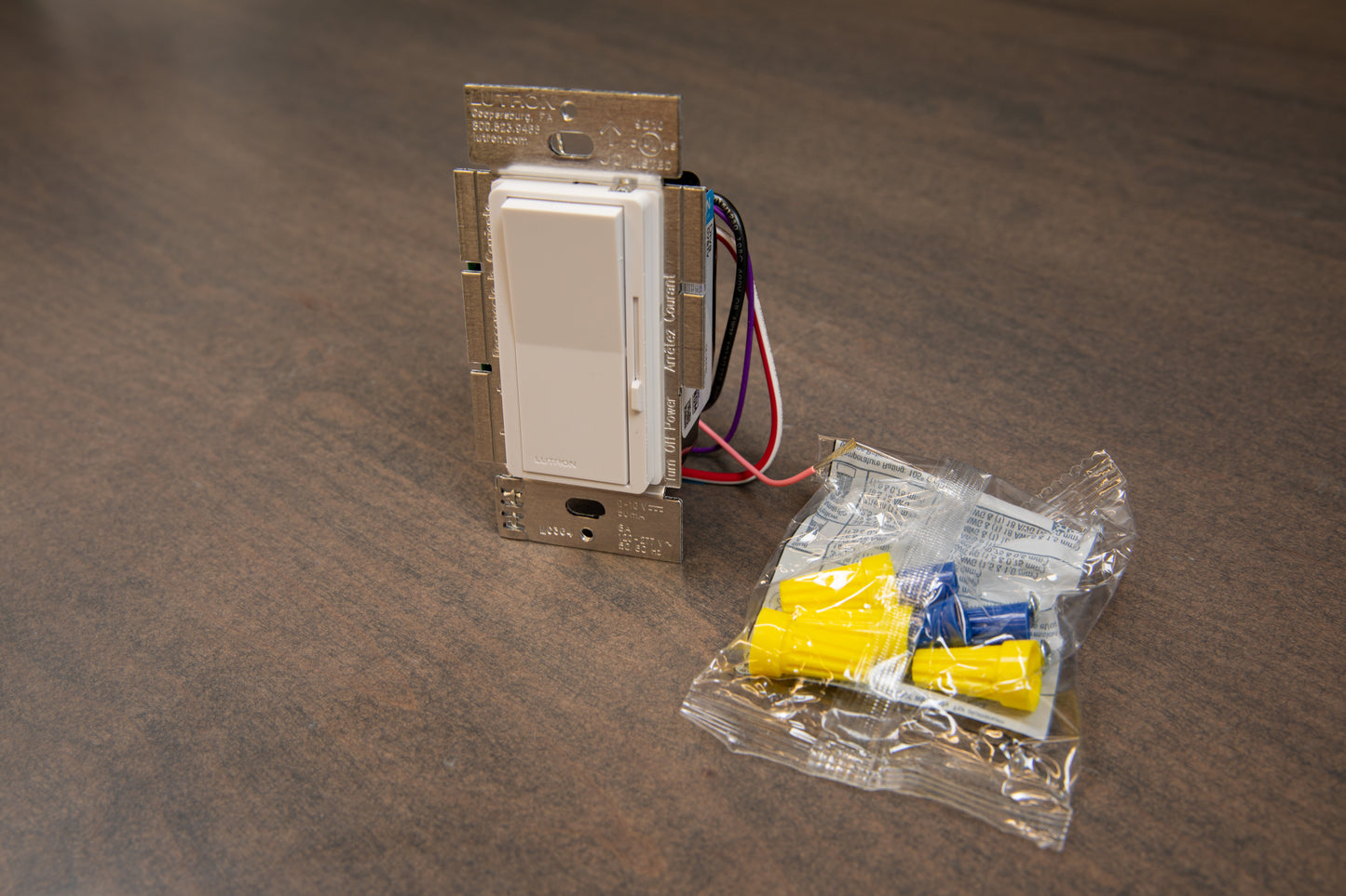 Lutron Diva 0-10V Single Pole/3 Way Dimmer