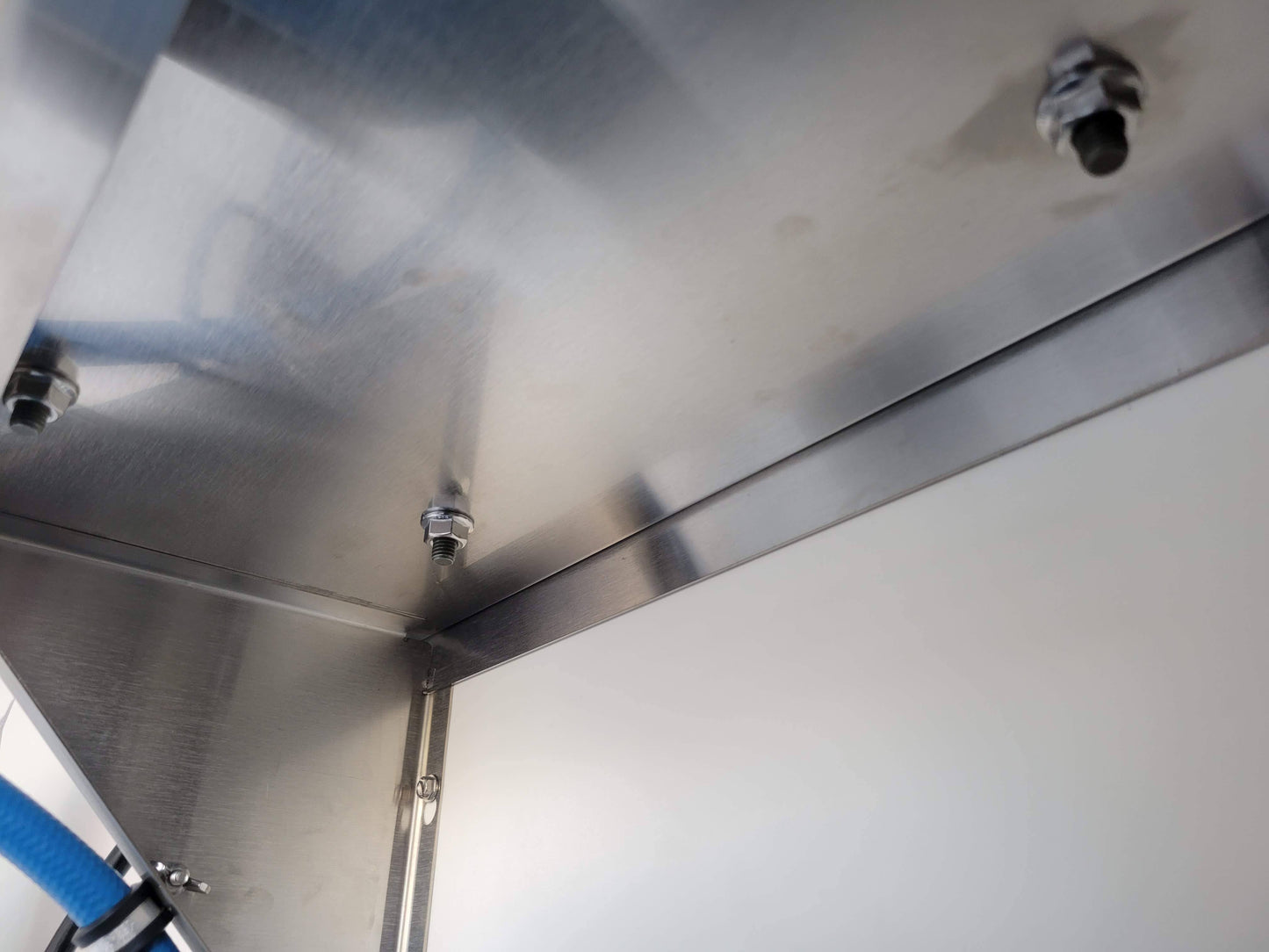 AR630-TSS Shelf Mounting Hardware Kit