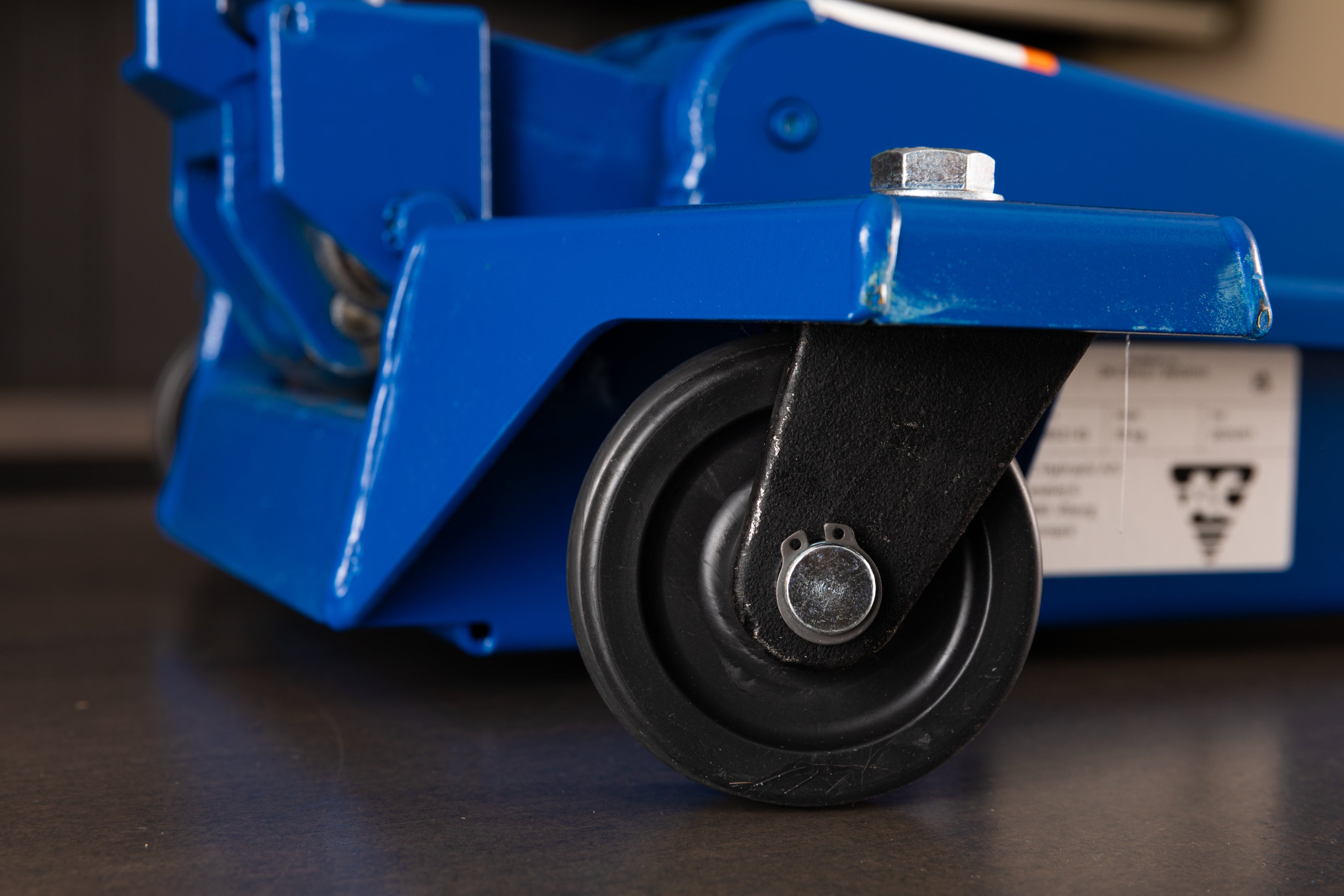 AC Hydraulic Jack - Durable, Rebuildable, and Cost-Effective Floor