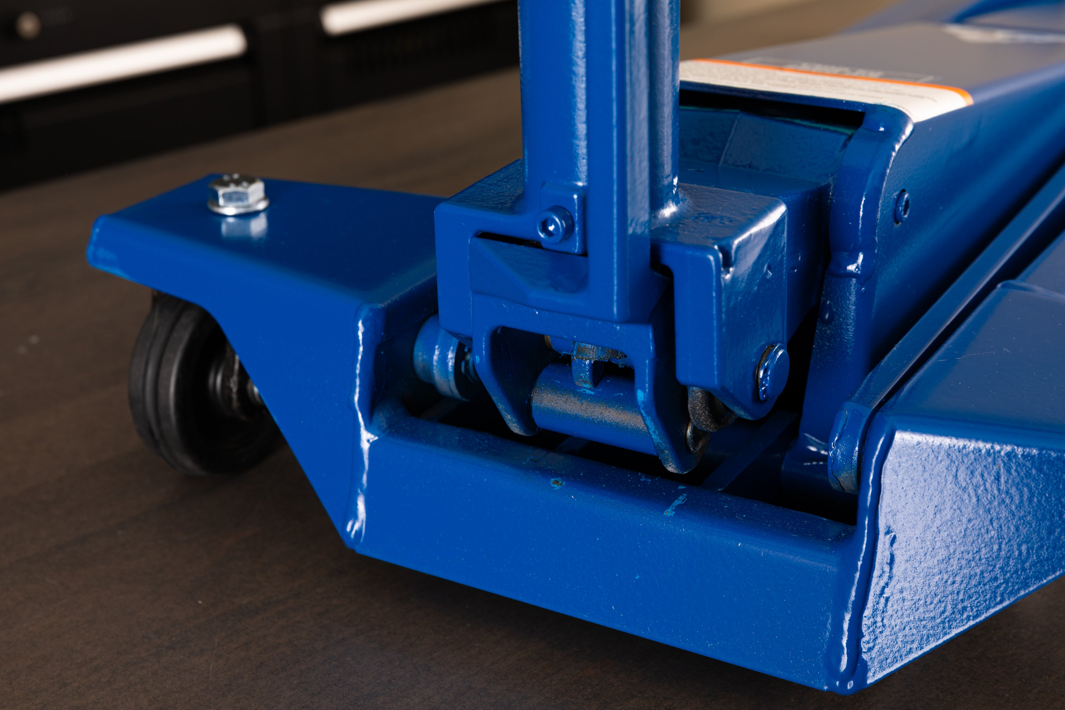 AC Hydraulic Jack - Durable, Rebuildable, and Cost-Effective Floor