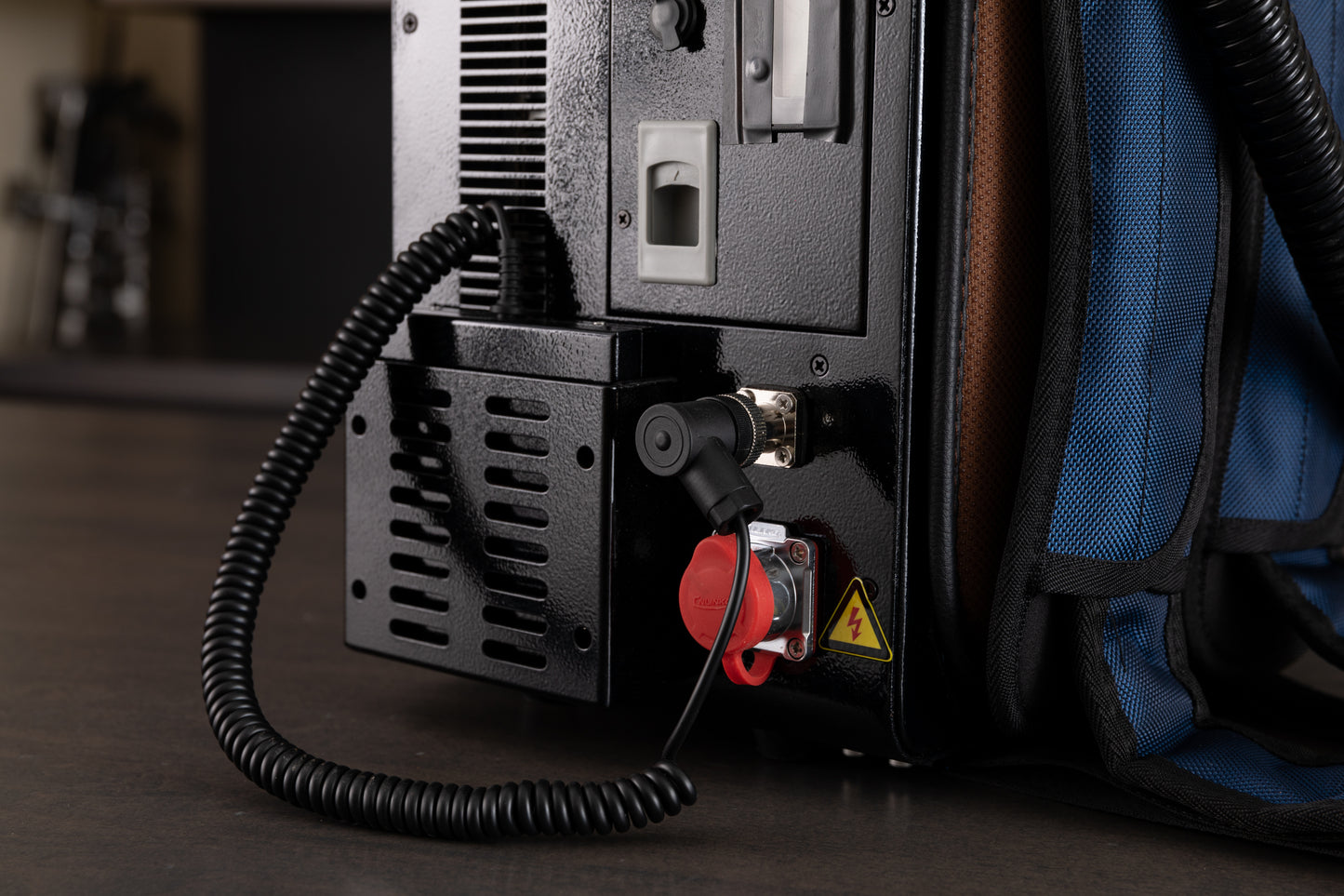 AVRO 100W Backpack Laser Cleaning Machine