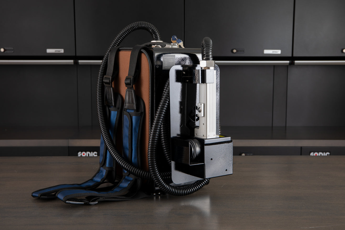 AVRO 100W Backpack Laser Cleaning Machine