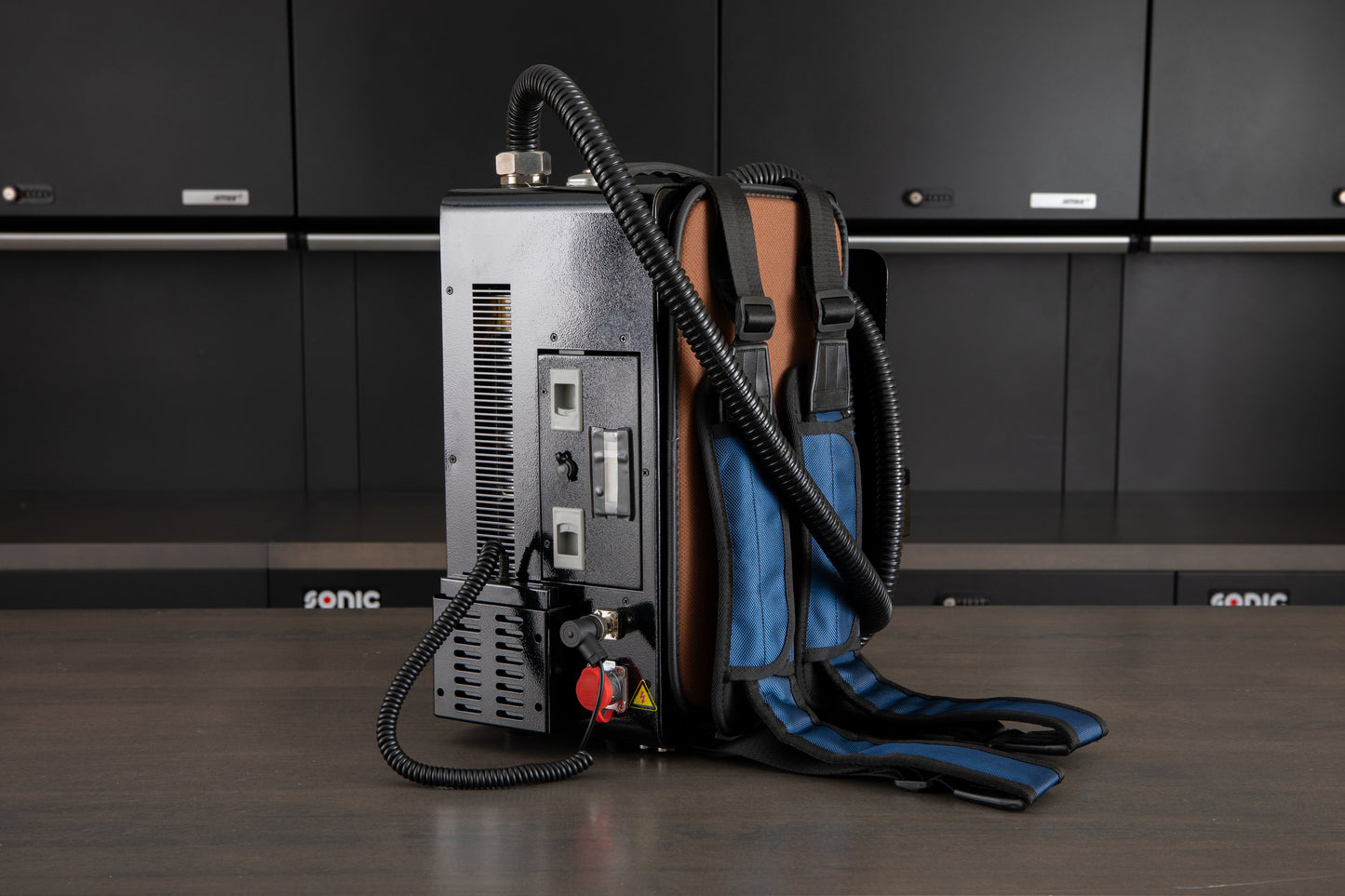 AVRO 100W Backpack Laser Cleaning Machine