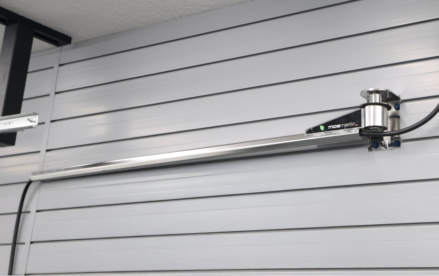 Mosmatic EV Wall Boom Pole