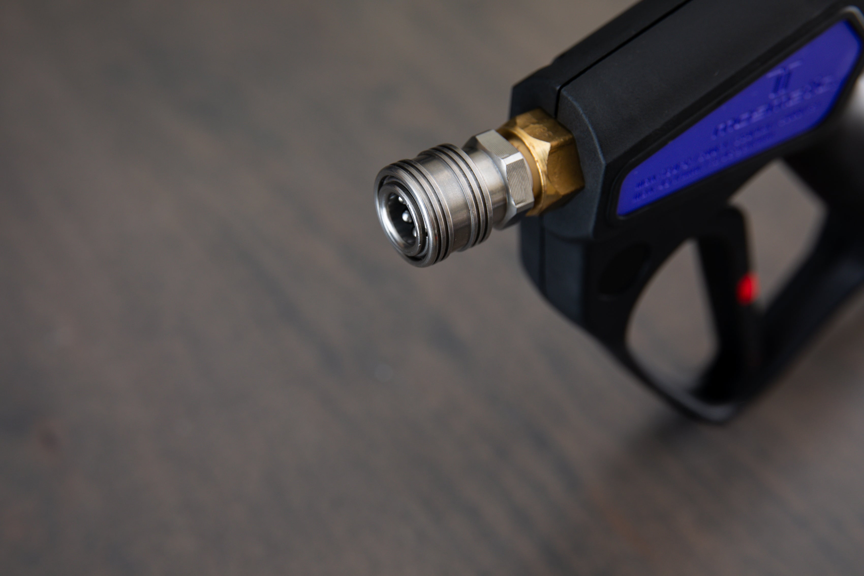 High-Pressure Swiveling Sprayer by Mosmatic - Upgrade Your Car