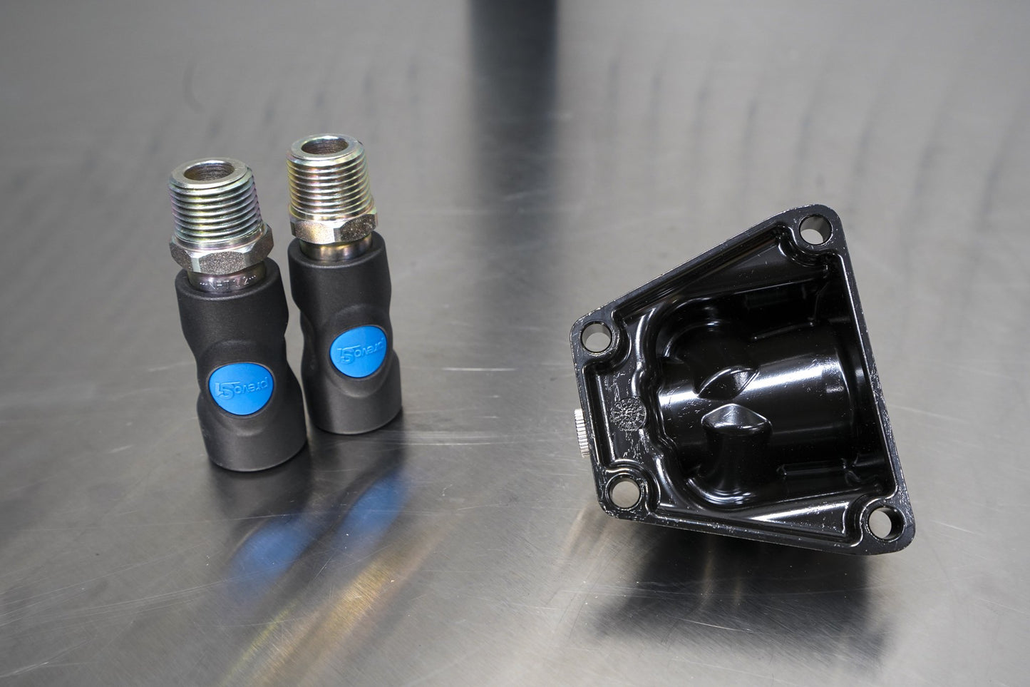 Prevost 3/4" NPT (Female) Inlet Double Wall Manifold - Two NPT (Male) 1/2" Interchange