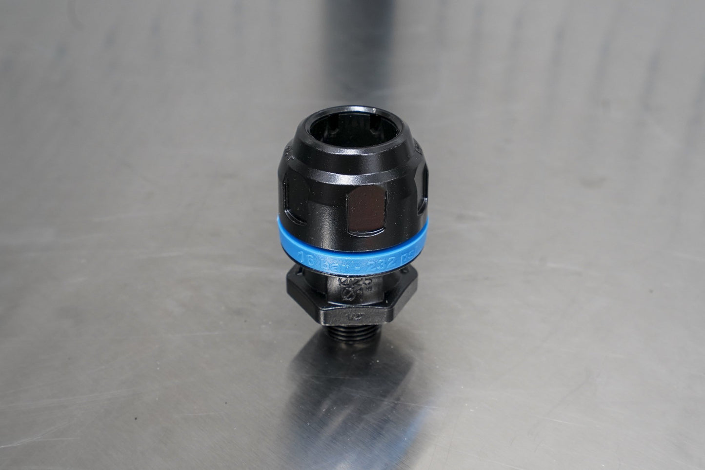 Prevost 1/2" NPT Threaded Straight Fitting for 1" Pipe