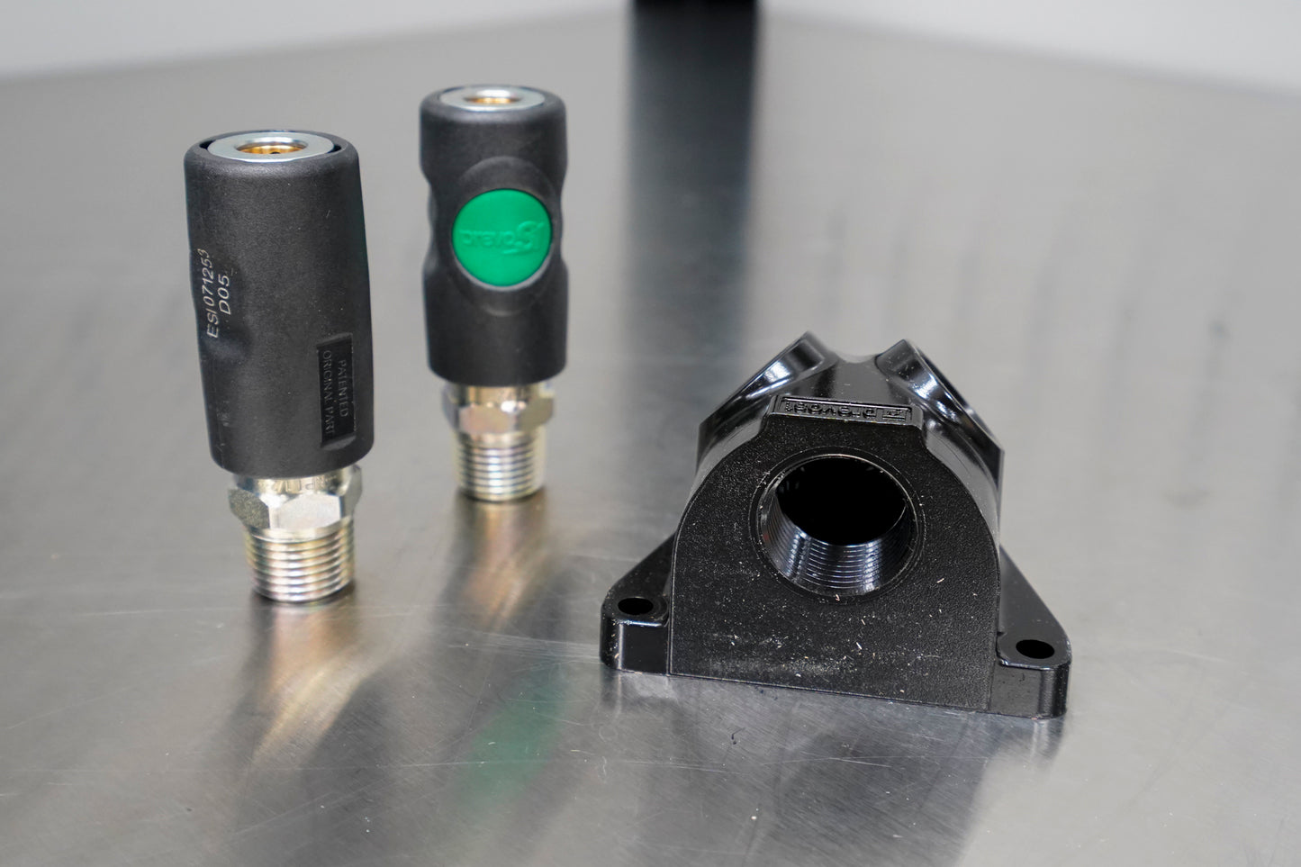 Prevost 3/4" NPT (Female) Inlet Double Wall Manifold - Two NPT (Male) 1/2" Interchange