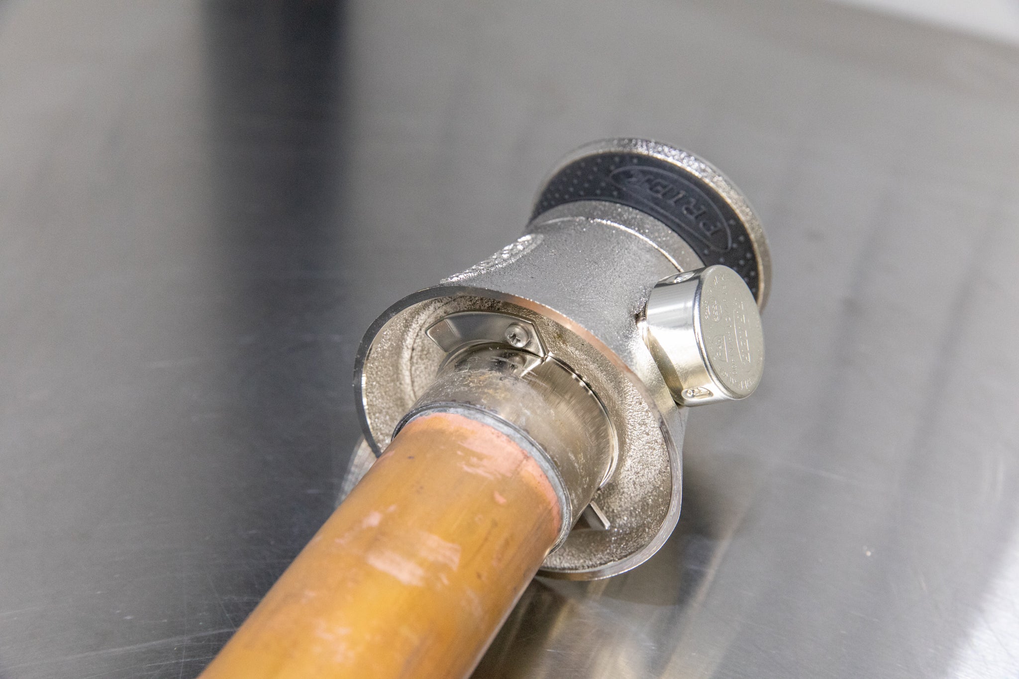 perry ページ HPe 867806-B21 Slimline Riser Kit 1 Port 2 NVMe DL380 Gen10 NEW