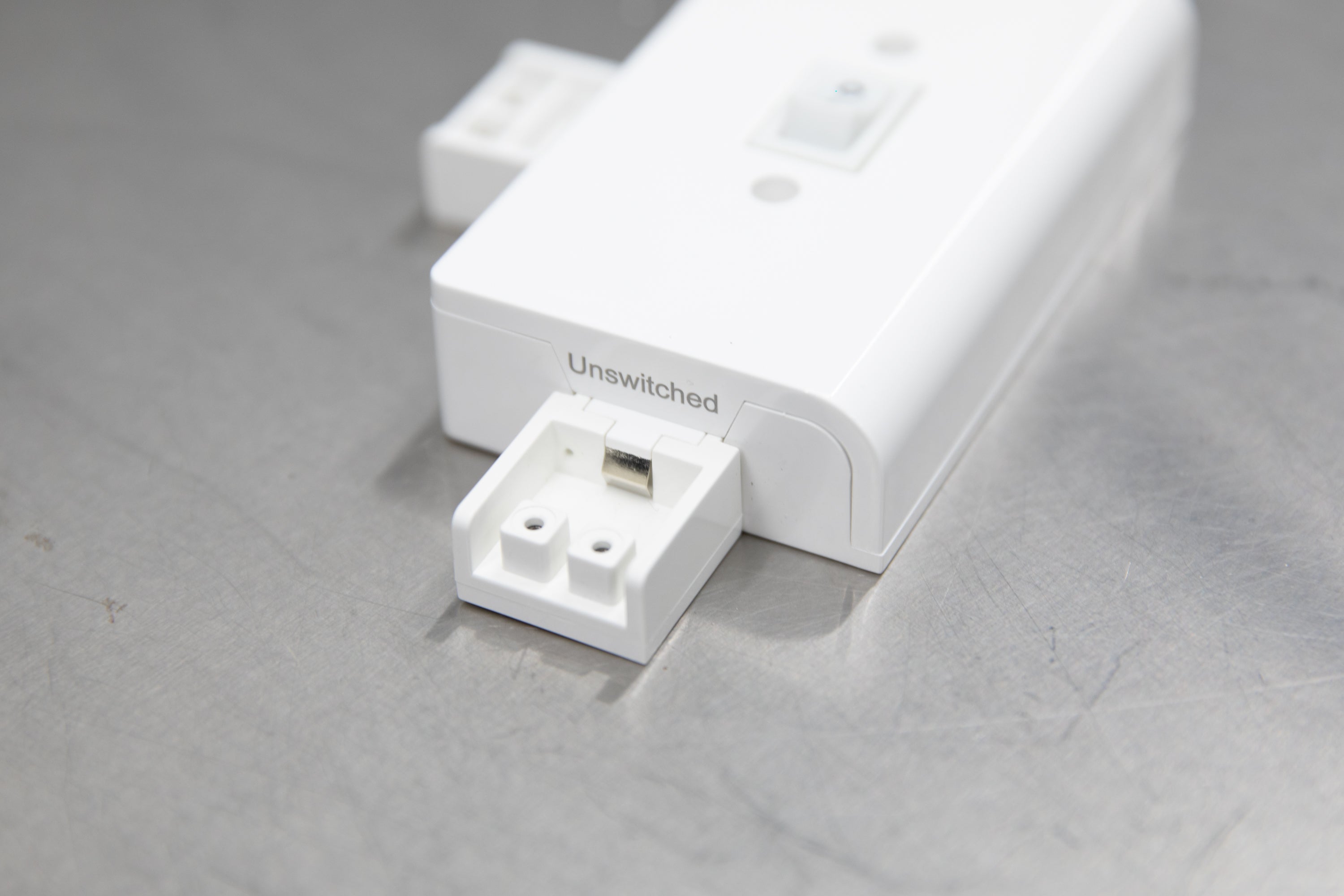 hxxバニティBOX3点 Under Cabinet Lighting Installation Tips and Connector Box