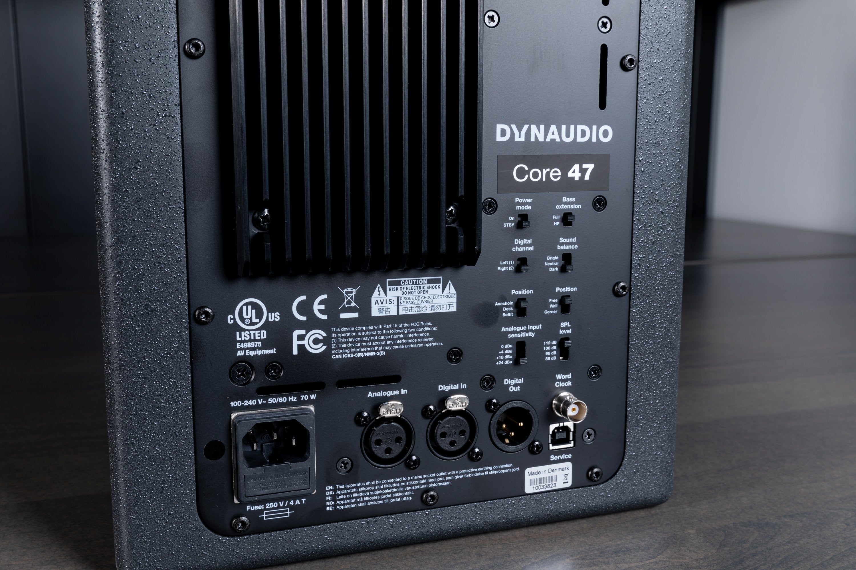 studioyu1です Dynaudio Core Studio Monitors for Garage Listening - Core 7, 47