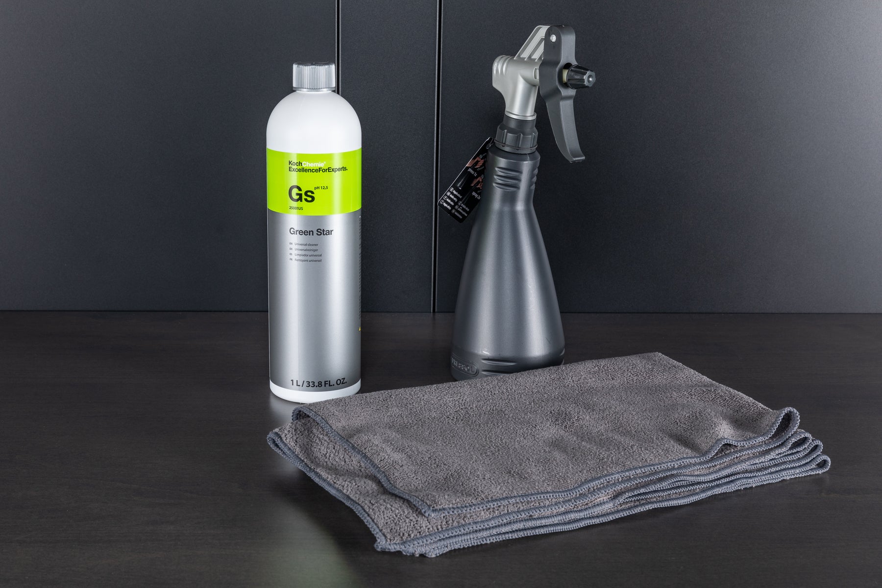  Koch-Chemie - Glass Cleaner - Effortlessly Removes Stubborn  Dirt, Oil, Grease, Insects, and Residues; Ready-To-Use Streak-Free Formula;  Gloss and Smoothness Additive; Fresh Fragrance (500 milliliters) :  Automotive